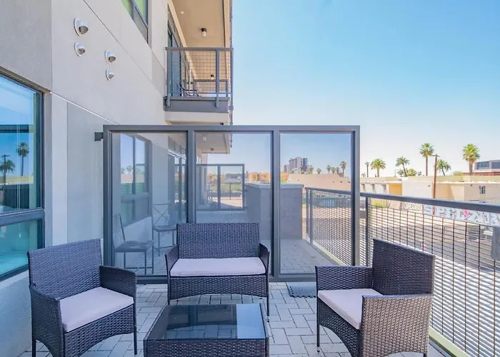 Homey 1bd - Dt Phx - Parking, Gym, Pool - Sleeps 6 *