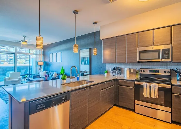 Homey 1bd - Dt Phx - Parking, Gym, Pool - Sleeps 6 Apartment