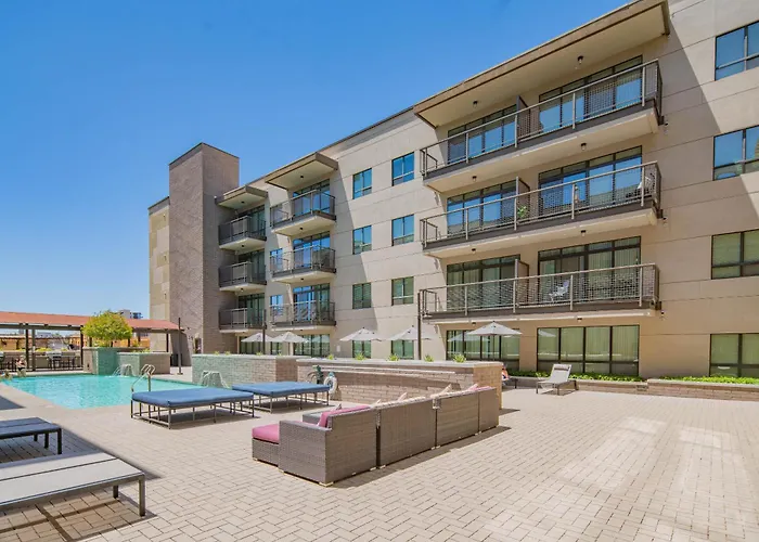 Apartment Homey 1bd - Dt Phx - Parking, Gym, Pool - Sleeps 6 *